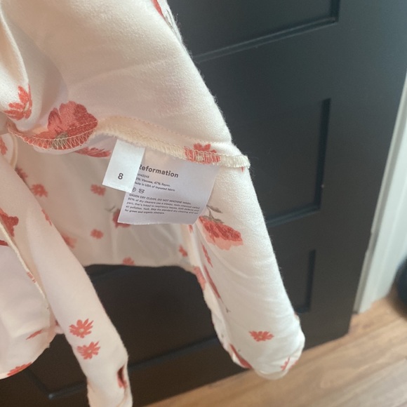 Super cute Reformation dress wore 3 times perfect condition needs a good steam - Picture 3 of 4